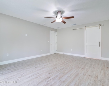 857 Dunbar Street N - Photo Thumbnail 10