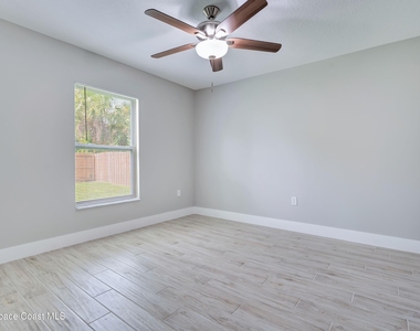 857 Dunbar Street N - Photo Thumbnail 13
