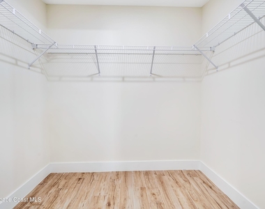 857 Dunbar Street N - Photo Thumbnail 12