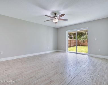 857 Dunbar Street N - Photo Thumbnail 11