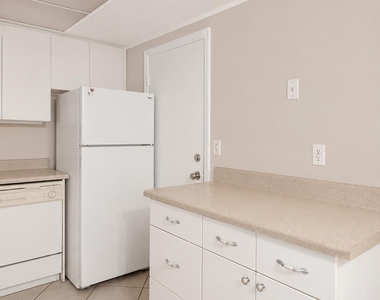 230 Columbia Drive - Photo Thumbnail 3