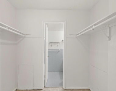 230 Columbia Drive - Photo Thumbnail 8