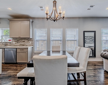 2422 Truxillo Street - Photo Thumbnail 8