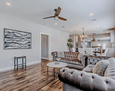 2422 Truxillo Street - Photo Thumbnail 6