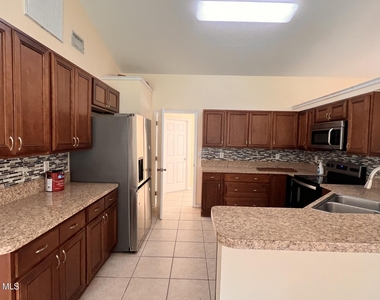 2681 Madden Avenue Sw - Photo Thumbnail 5
