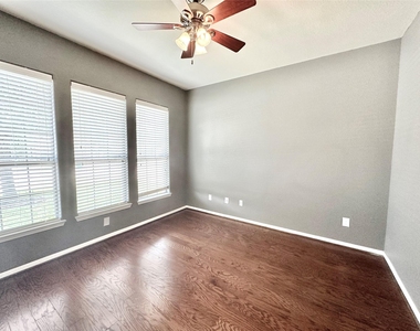 25323 Lisburn Drive - Photo Thumbnail 4