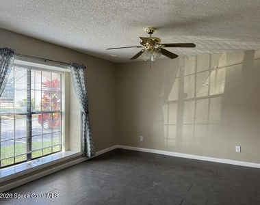 1514 Manor Drive Ne - Photo Thumbnail 3