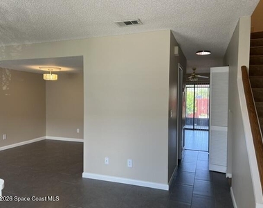 1514 Manor Drive Ne - Photo Thumbnail 1