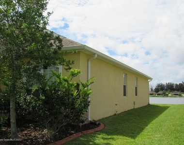 1741 Bridgeport Circle - Photo Thumbnail 3