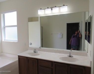 1741 Bridgeport Circle - Photo Thumbnail 13