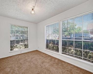 4632 Greenwood Drive - Photo Thumbnail 11