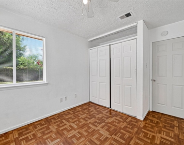 4632 Greenwood Drive - Photo Thumbnail 17