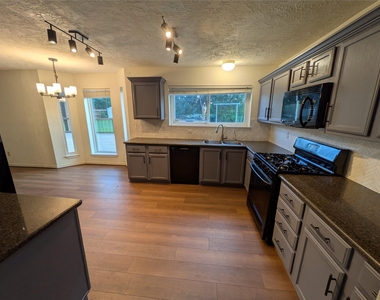 17054 Cairnlassie Street - Photo Thumbnail 4