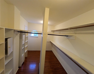 17054 Cairnlassie Street - Photo Thumbnail 12