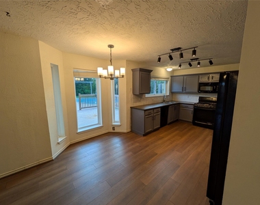 17054 Cairnlassie Street - Photo Thumbnail 6