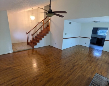 17054 Cairnlassie Street - Photo Thumbnail 3