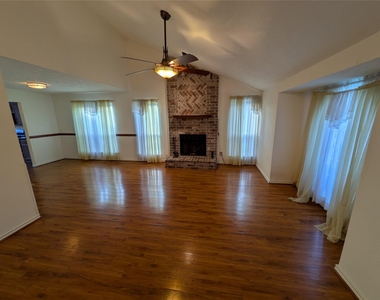 17054 Cairnlassie Street - Photo Thumbnail 2