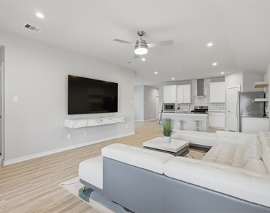 12914 Wempe Way - Photo Thumbnail 10