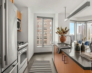 Spruce Street - Photo Thumbnail 1
