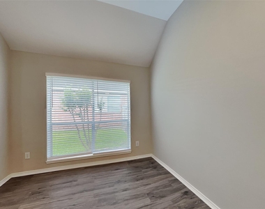 20214 Stone Falls Court - Photo Thumbnail 4