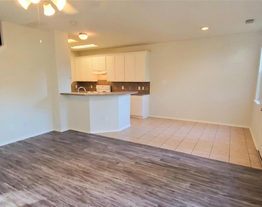 13043 Peppergate Lane - Photo Thumbnail 6