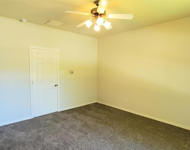 13043 Peppergate Lane - Photo Thumbnail 16