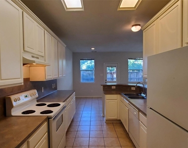 13043 Peppergate Lane - Photo Thumbnail 11