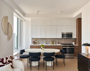 10th Avenue - Photo Thumbnail 2