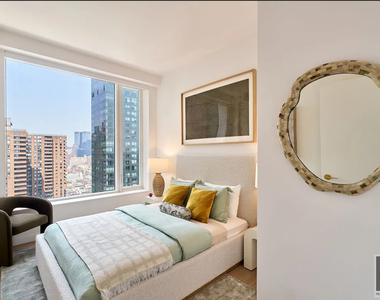 10th Avenue - Photo Thumbnail 6