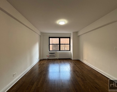 East 57 Street - Photo Thumbnail 12