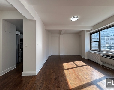 East 57 Street - Photo Thumbnail 1