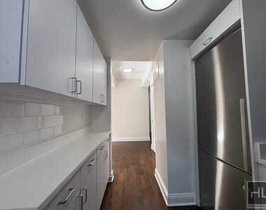 East 57 Street - Photo Thumbnail 7
