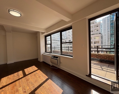 East 57 Street - Photo Thumbnail 2