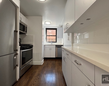 East 57 Street - Photo Thumbnail 4