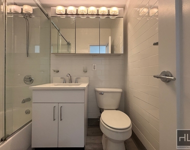 East 57 Street - Photo Thumbnail 9