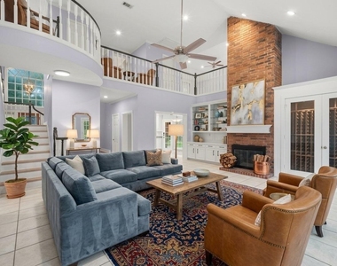3622 Springhill Lane - Photo Thumbnail 4