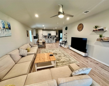 7515 Sonora Star Lane - Photo Thumbnail 2