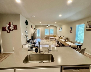 7515 Sonora Star Lane - Photo Thumbnail 3