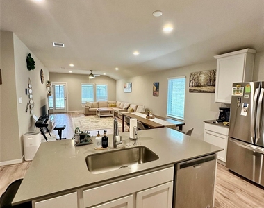 7515 Sonora Star Lane - Photo Thumbnail 4