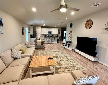 7515 Sonora Star Lane - Photo Thumbnail 12
