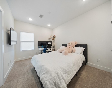4032 Porter Street - Photo Thumbnail 17