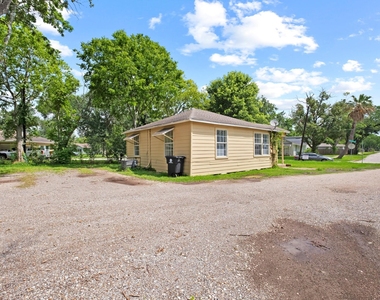 8244 Hartford Street - Photo Thumbnail 10