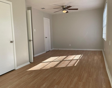 4918 Airport Boulevard - Photo Thumbnail 6
