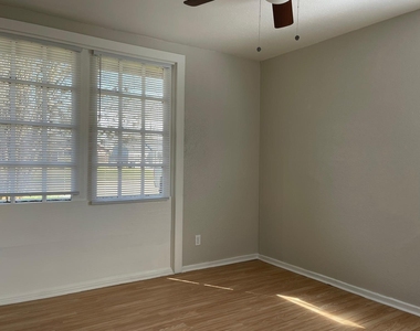 4918 Airport Boulevard - Photo Thumbnail 8