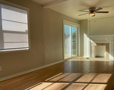 4918 Airport Boulevard - Photo Thumbnail 7