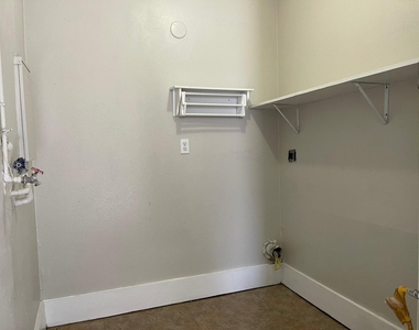 4918 Airport Boulevard - Photo Thumbnail 9