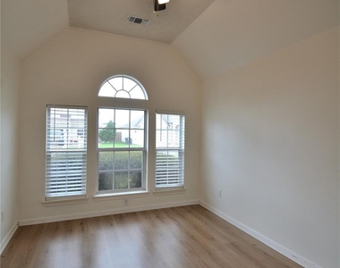 9238 Clearwood Landing Boulevard - Photo Thumbnail 7
