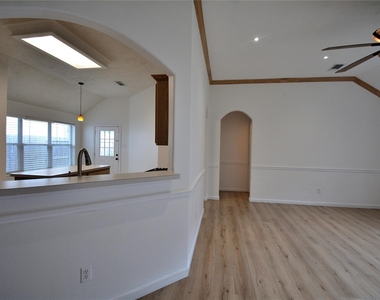 9238 Clearwood Landing Boulevard - Photo Thumbnail 3