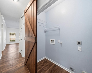 2875 Wimbledon Lane - Photo Thumbnail 18