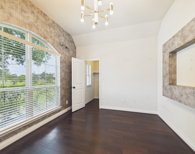 2807 Naples Park Lane - Photo Thumbnail 7